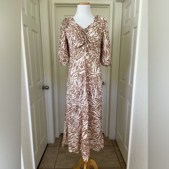 Jessica Simpson Dresses & Skirts - Floral Ruched Bust Midi Dress